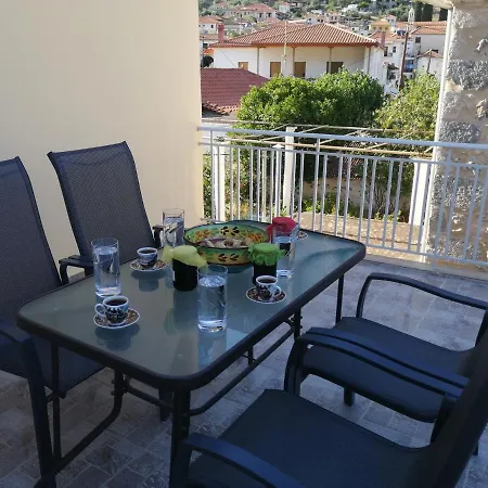 Ferienwohnung Sunny Cozy House With Grand Courtyard Leonídion Exterior foto