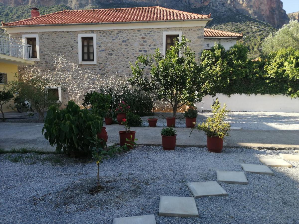 Apartment Sunny Cozy House With Grand Courtyard Leonidio